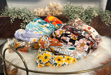 Load image into Gallery viewer, Floral Knotted Headbands